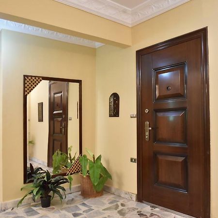 Two-Bedroom Apartment At Mohamed Farid Street Kairo Eksteriør billede
