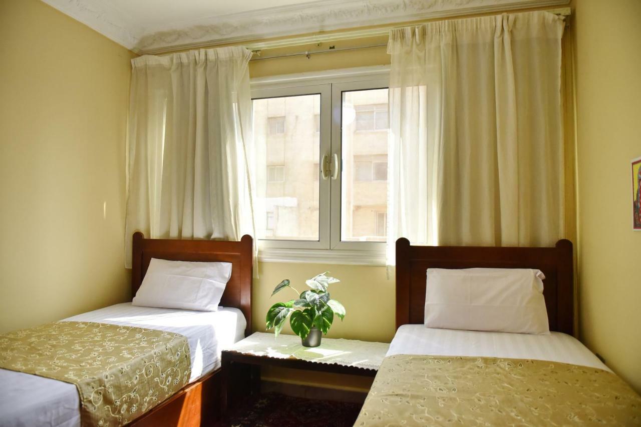 Two-Bedroom Apartment At Mohamed Farid Street Kairo Eksteriør billede
