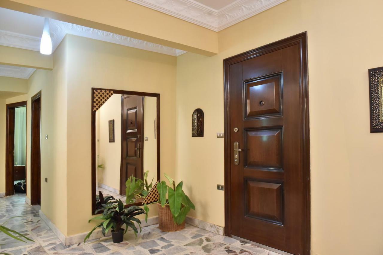 Two-Bedroom Apartment At Mohamed Farid Street Kairo Eksteriør billede