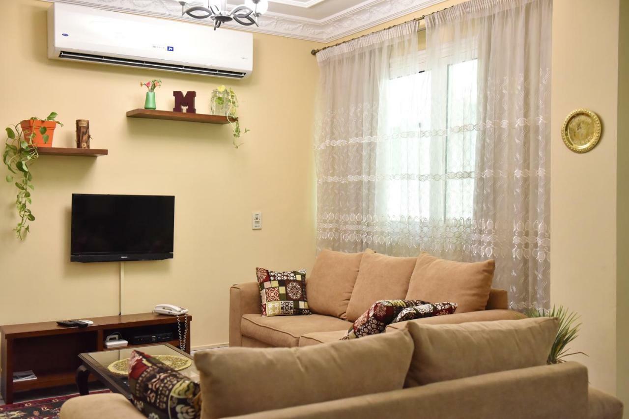 Two-Bedroom Apartment At Mohamed Farid Street Kairo Eksteriør billede