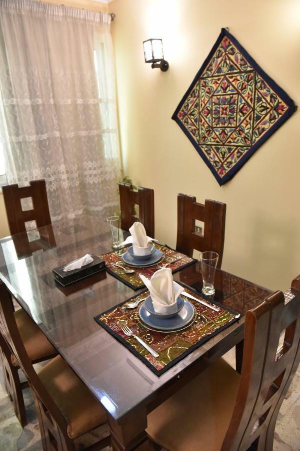 Two-Bedroom Apartment At Mohamed Farid Street Kairo Eksteriør billede