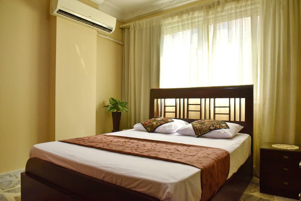 Two-Bedroom Apartment At Mohamed Farid Street Kairo Eksteriør billede