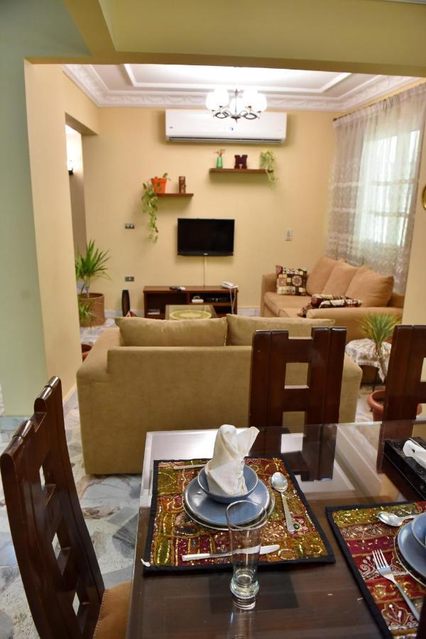 Two-Bedroom Apartment At Mohamed Farid Street Kairo Eksteriør billede